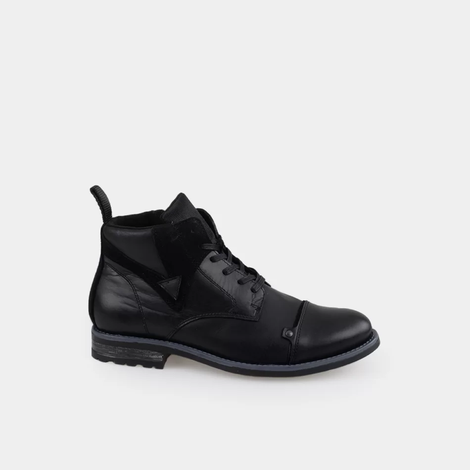 BOTA DE HOMEM EM COURO - undefined