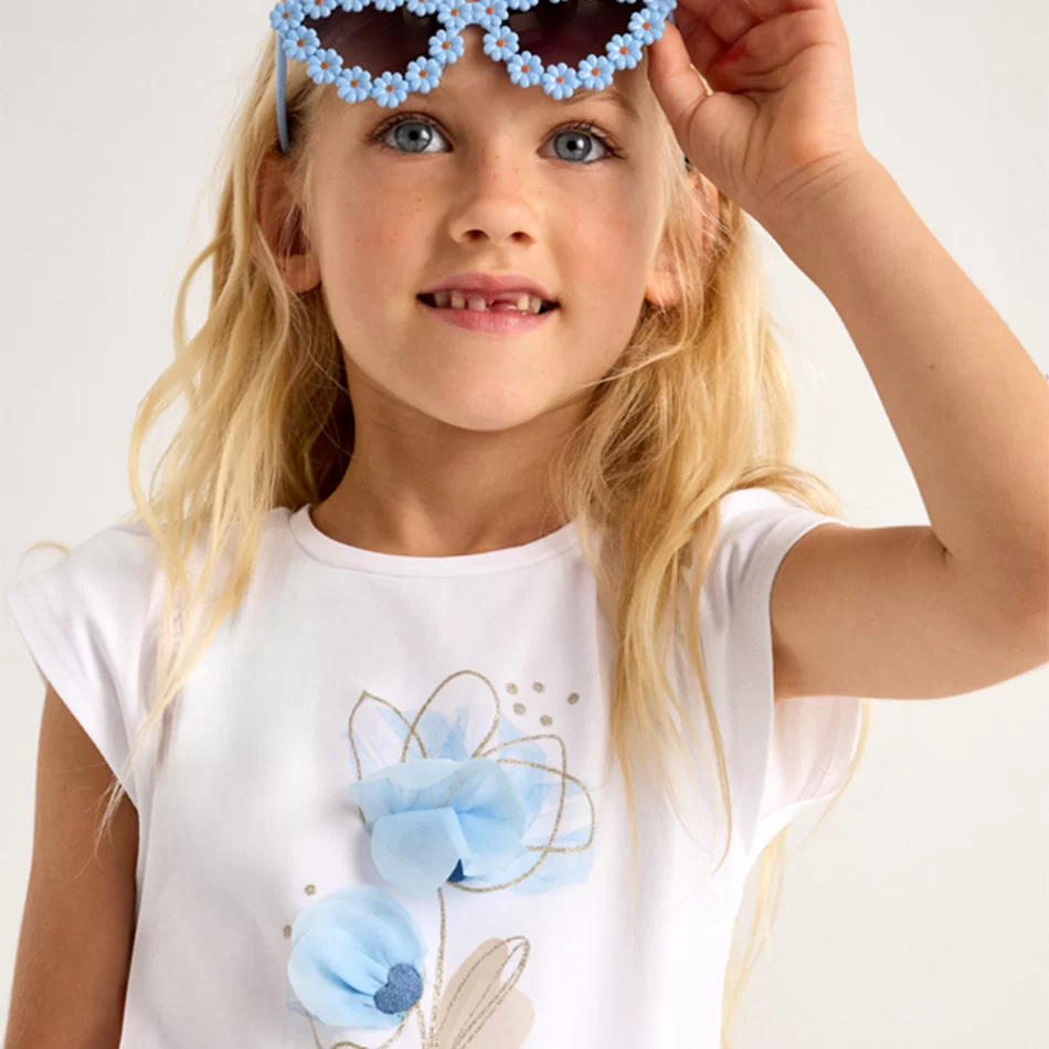 T-shirt flor relevo menina - undefined