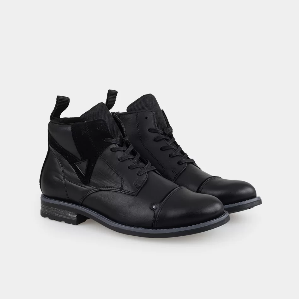 BOTA DE HOMEM EM COURO - undefined