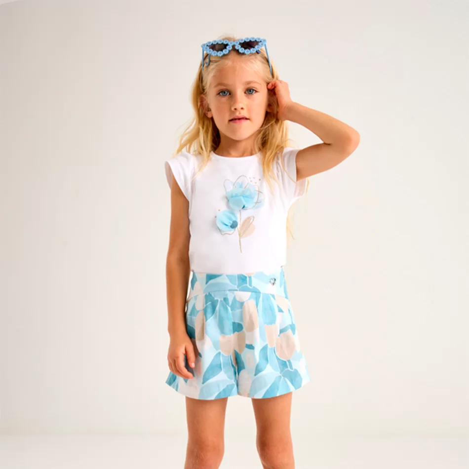 T-shirt flor relevo menina - undefined