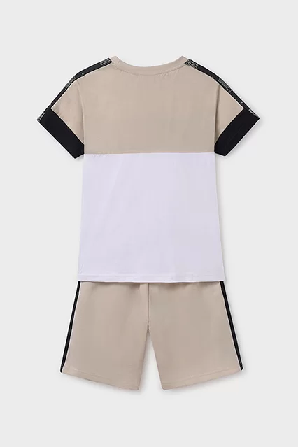 Conjunto malha e t-shirt estampada atrás rapaz - undefined