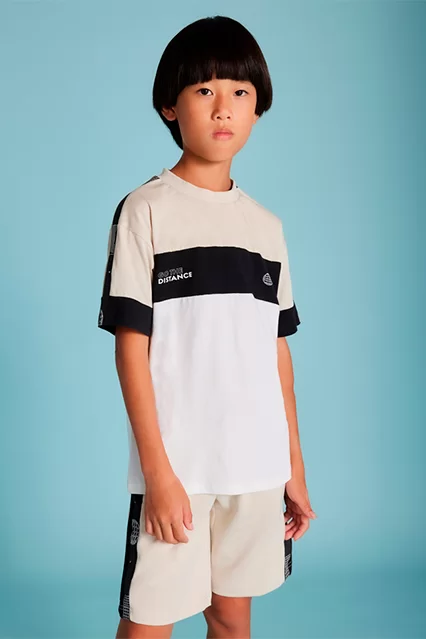 Conjunto malha e t-shirt estampada atrás rapaz - Armazéns Ronfe