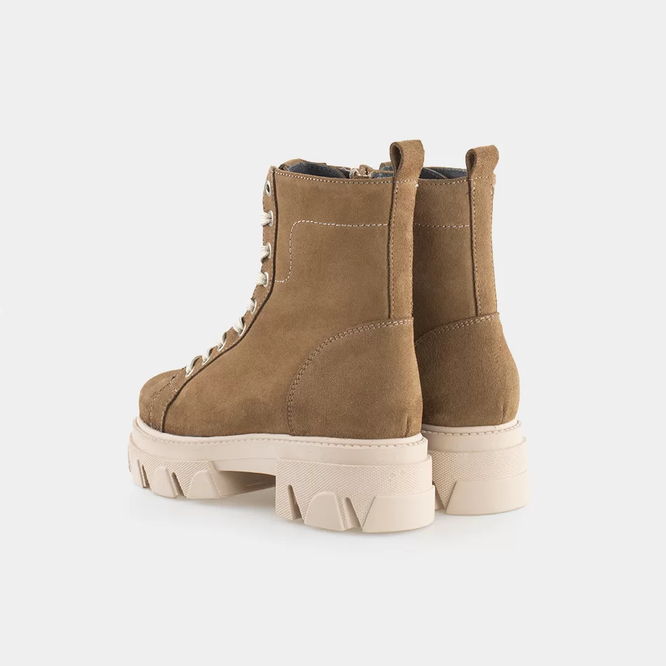 Botins  - undefined